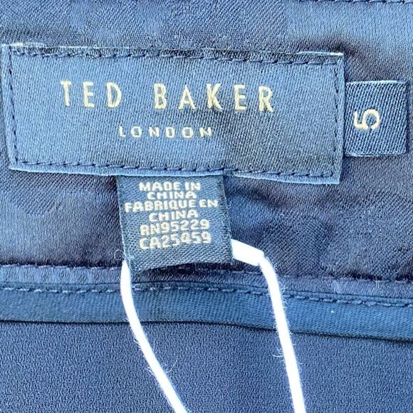 NWT Ted Baker London Latasha Vinyl Utility Mini Skirt in Black. Size 12 (5). - Picture 5 of 8